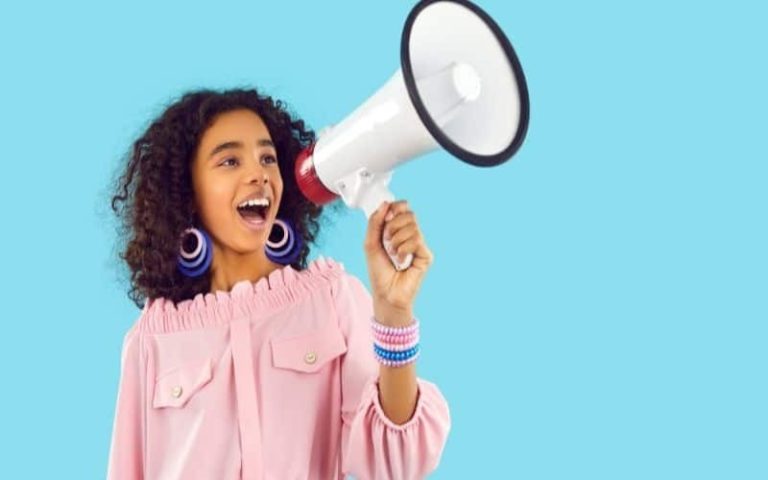 Dive Deep: The Art of Shaping Perception in Public Speaking - Lifebehavior